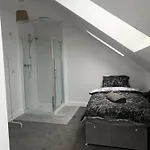 8 Bedroom Contractors House
