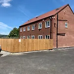8 Bedroom Contractors House