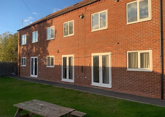 8 Bedroom Contractors House