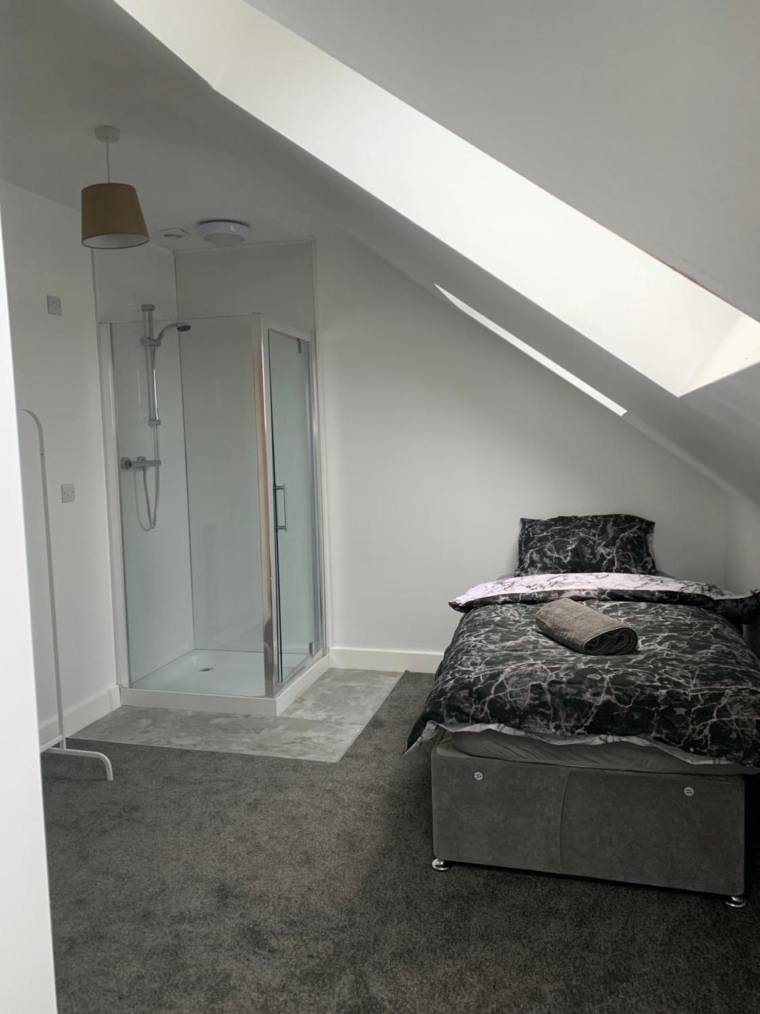8 Bedroom Contractors House * Sheffield