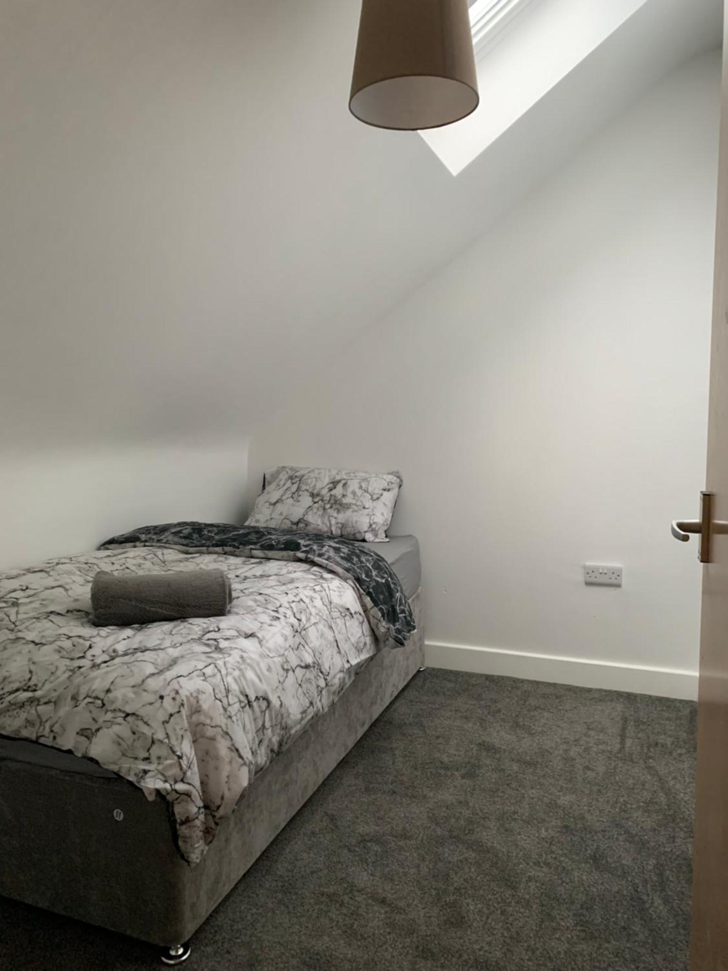 8 Bedroom Contractors House Apartment Sheffield
