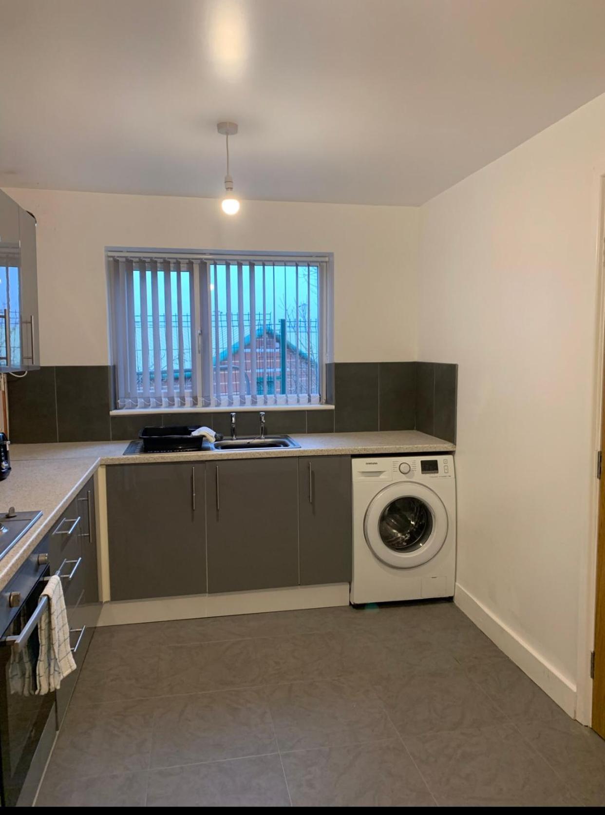 8 Bedroom Contractors House Sheffield